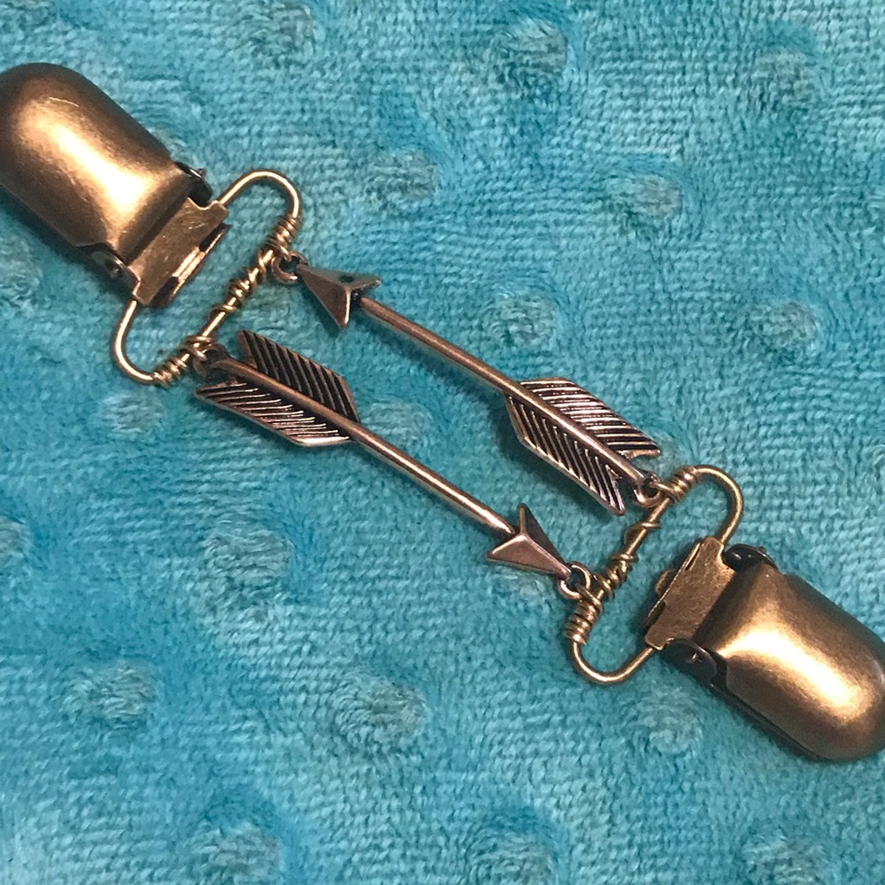 Bronze arrow Lularoe cinch clip sweater guard new